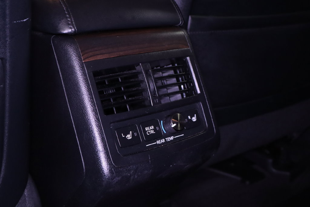 Used 2013 Toyota Avalon Limited FWD image 32