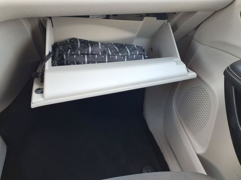 Used 2023 Chrysler Voyager LX FWD image 15