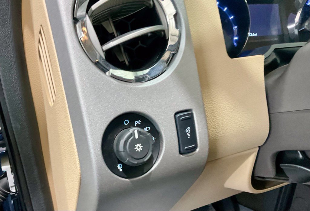 Used 2016 Ford F250 Lariat w/ Lariat Ultimate Package AWD/4WD image 8