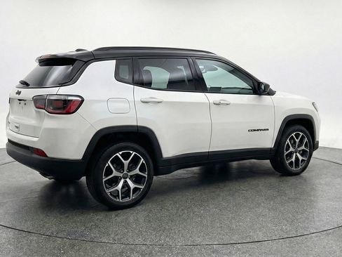 Used 2025 Jeep Compass Limited AWD/4WD image 9