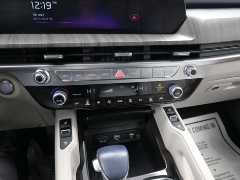 Used 2024 Kia Telluride EX w/ EX Captain's Chair Package image 37