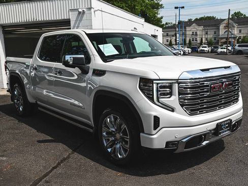 Used 2025 GMC Sierra 1500 Denali w/ Denali Reserve Package AWD/4WD image 3