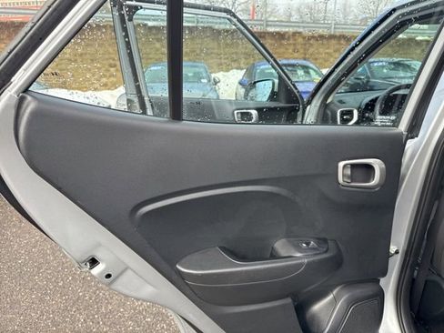 Used 2022 Hyundai Venue SEL w/ Cargo Package image 30