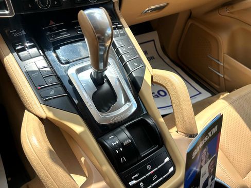 Used 2013 Porsche Cayenne image 23