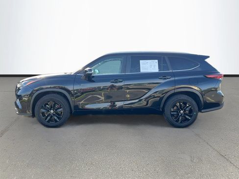 Used 2024 Toyota Highlander XLE FWD image 4