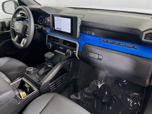 Certified 2025 Toyota Tacoma TRD Off-Road AWD/4WD image 26