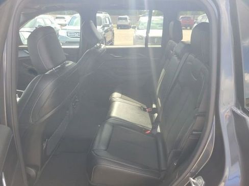 New 2025 Jeep Grand Cherokee Altitude image 19