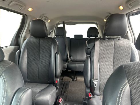Used 2014 Toyota Sienna SE image 12