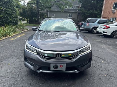 Used 2017 Honda Accord Touring image 8