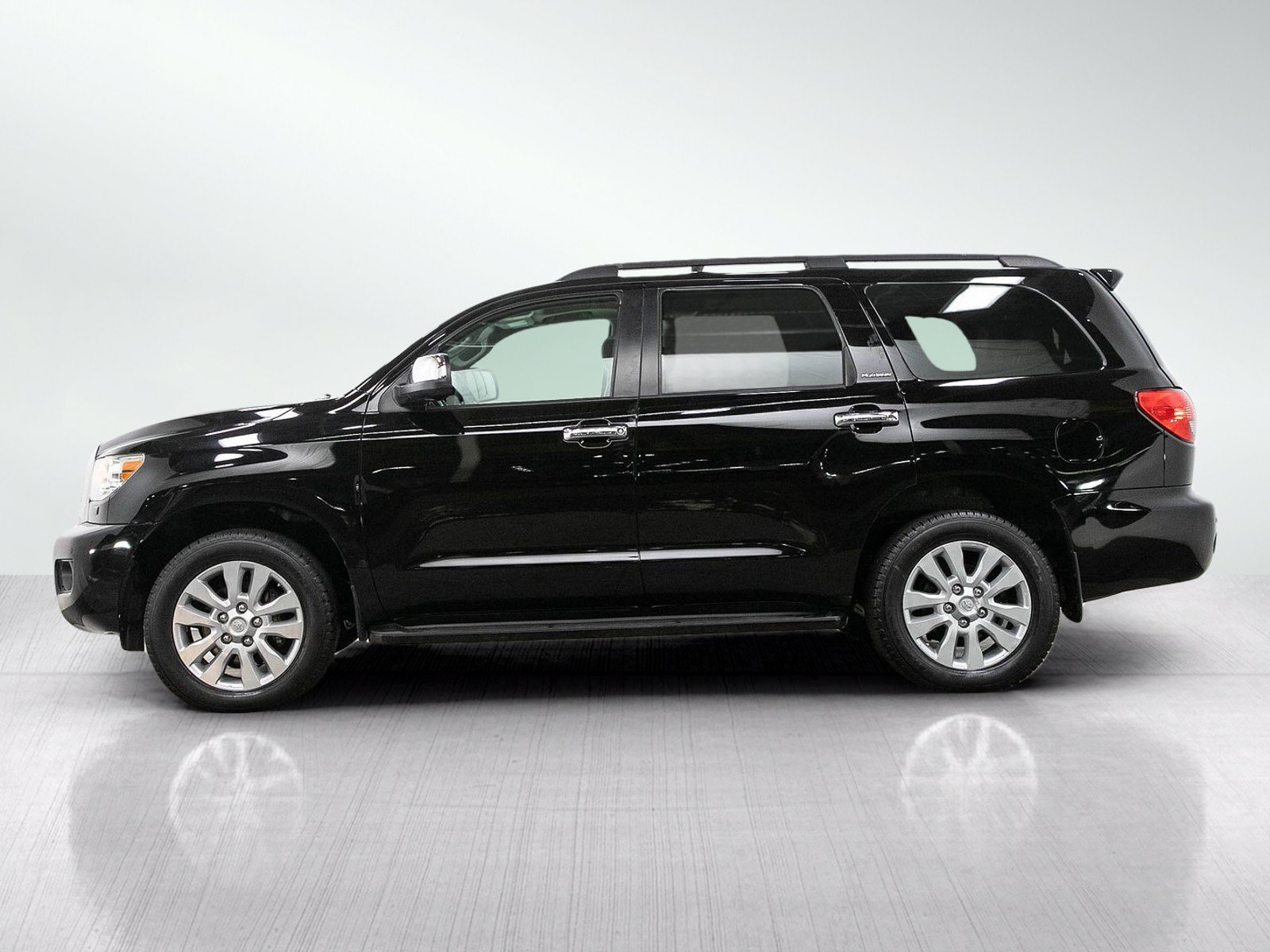 Used 2016 Toyota Sequoia Platinum AWD/4WD image 2