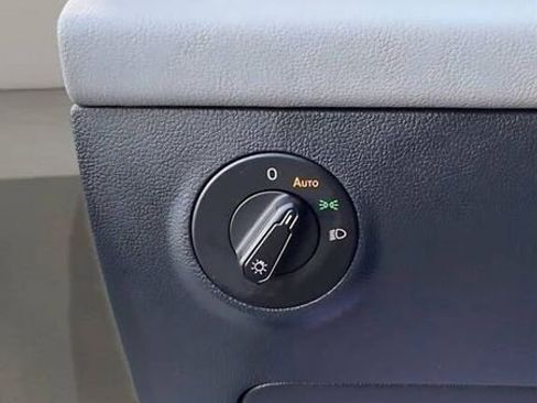 Used 2022 Volkswagen Taos SE w/ Panoramic Sunroof Package image 16