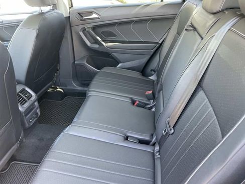 Used 2023 Volkswagen Tiguan SE w/ Panoramic Sunroof Package AWD/4WD image 25