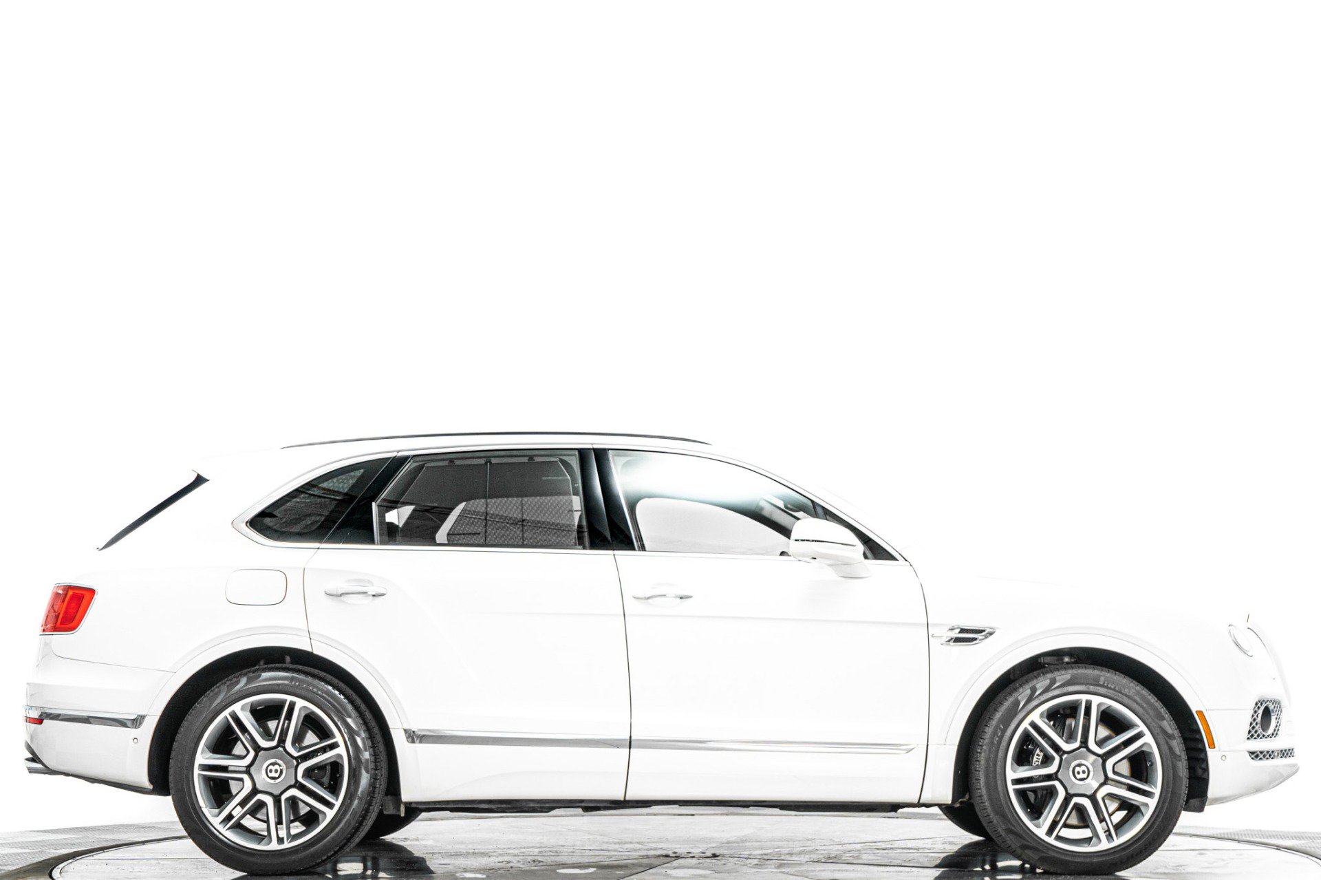 Used 2018 Bentley Bentayga Activity AWD/4WD image 2