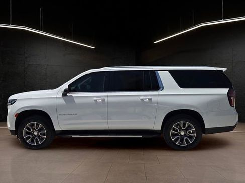 Used 2021 Chevrolet Suburban LT w/ Luxury Package RWD image 4