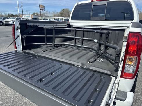 Used 2021 Nissan Frontier SV w/ Midnight Edition Floor Mats image 22