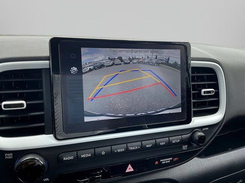Certified 2022 Hyundai Venue Limited FWD image 13