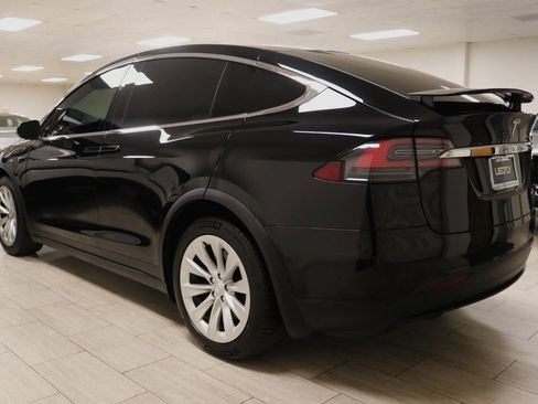 Used 2020 Tesla Model X image 7