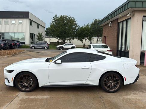 Used 2025 Ford Mustang Premium RWD image 7