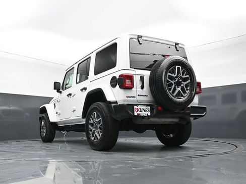 Used 2025 Jeep Wrangler Unlimited Sahara AWD/4WD image 46