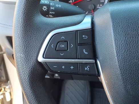 Used 2022 Toyota Highlander L image 17