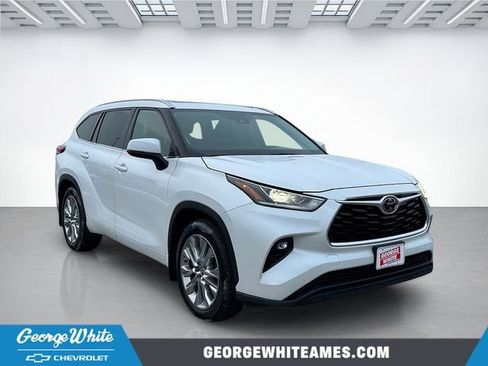 Used 2021 Toyota Highlander Limited image 1