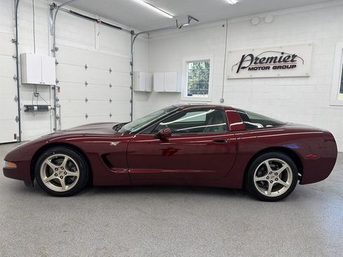 Used 2003 Chevrolet Corvette Coupe w/ Preferred Equipment Group RWD image 7
