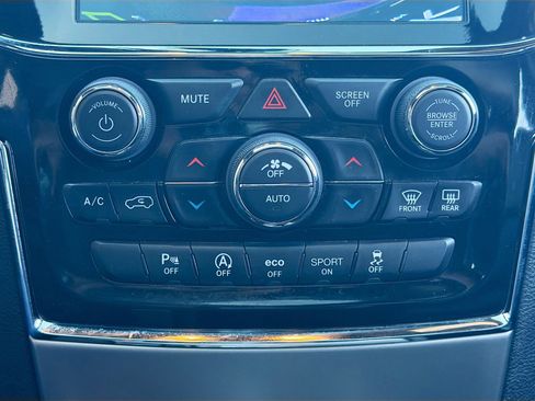 Used 2022 Jeep Grand Cherokee Limited AWD/4WD image 24