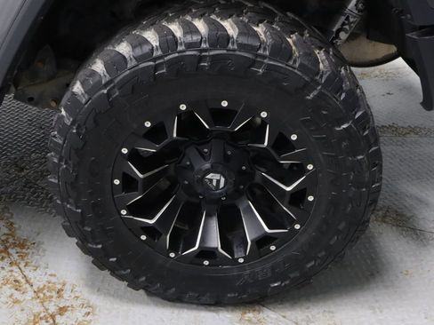 Used 2018 Jeep Wrangler Unlimited Sahara w/ Cold Weather Group image 18