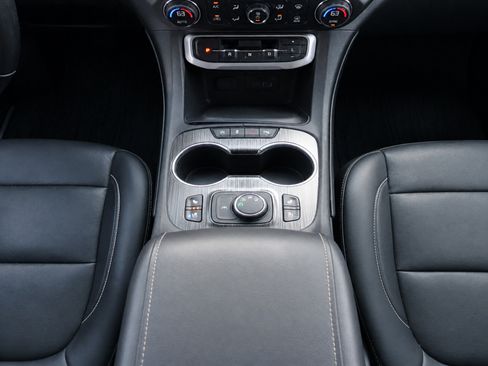 Used 2021 GMC Acadia SLT w/ Preferred Package AWD/4WD image 13