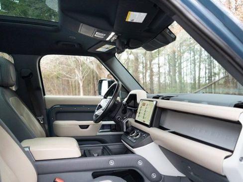 Used 2022 Land Rover Defender 110 X-Dynamic HSE image 19