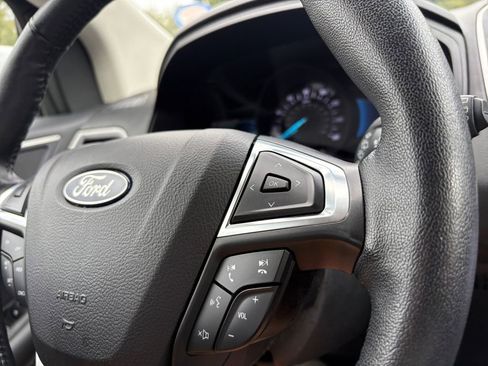 Used 2023 Ford Edge SEL image 16