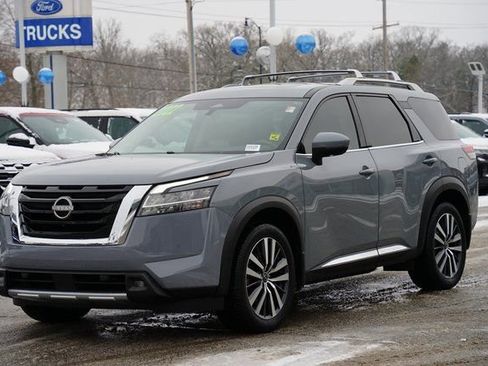 Used 2022 Nissan Pathfinder Platinum image 3