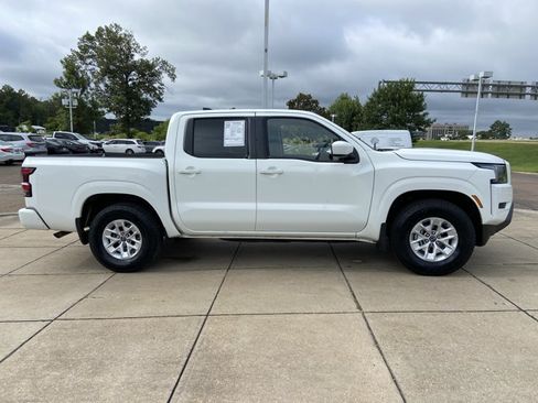 Used 2024 Nissan Frontier SV RWD image 13