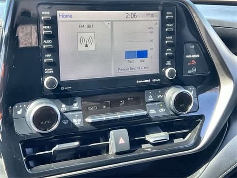 Used 2020 Toyota Highlander XLE image 18