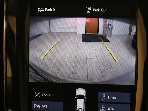 Used 2019 Volvo XC60 T5 Momentum w/ Premium Package image 25