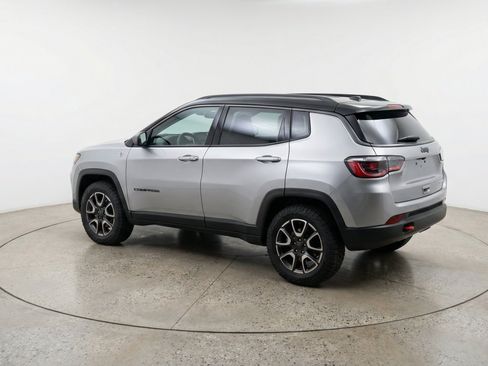 Used 2025 Jeep Compass Trailhawk AWD/4WD image 6