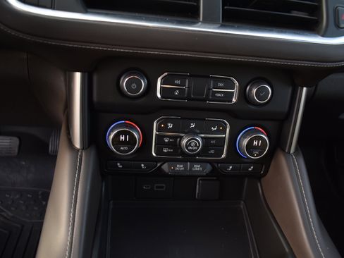 Used 2022 Chevrolet Tahoe LT w/ Luxury Package image 22