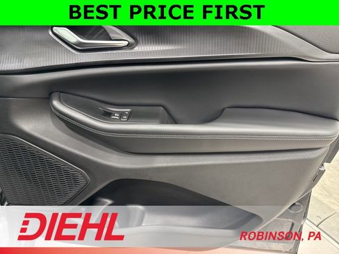 New 2025 Jeep Grand Cherokee Laredo w/ Luxury Tech Group I image 15