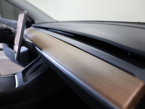 Used 2022 Tesla Model Y Long Range image 33