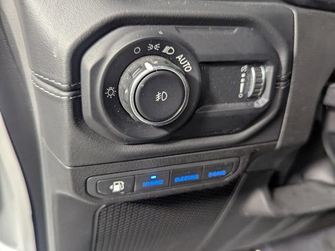 Used 2024 Jeep Wrangler Unlimited Sahara w/ Technology Group AWD/4WD image 15