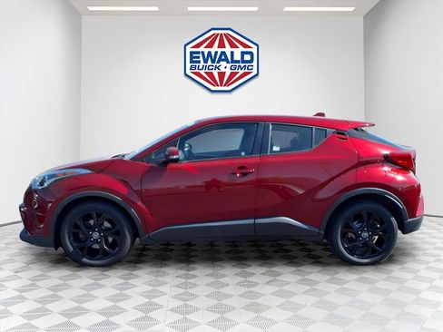 Used 2018 Toyota C-HR XLE FWD image 2