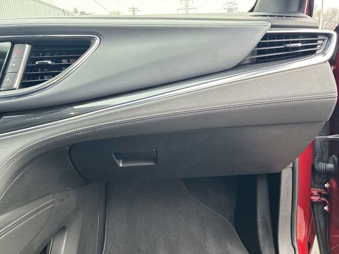 Used 2024 Buick Enclave Premium image 29