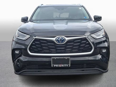 Used 2021 Toyota Highlander XLE AWD/4WD image 2