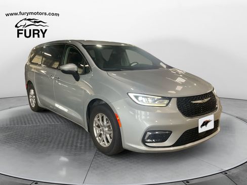 Used 2023 Chrysler Pacifica Touring-L FWD image 1
