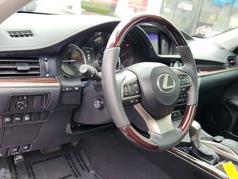 Used 2017 Lexus ES 350 w/ Luxury Package FWD image 11