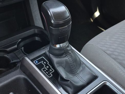 Used 2022 Toyota Tacoma SR5 RWD image 23