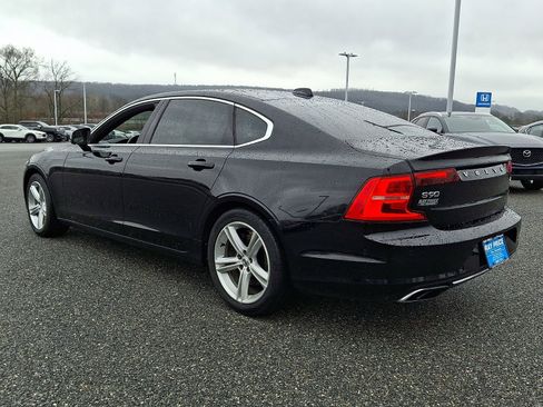 Used 2018 Volvo S90 T5 Momentum w/ Convenience Package image 4