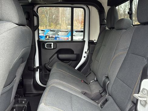 Certified 2024 Jeep Gladiator Sport image 24