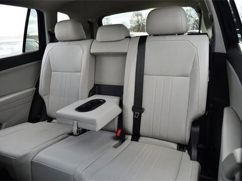 Certified 2023 Volkswagen Tiguan SE w/ Panoramic Sunroof Package image 22