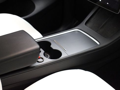 Used 2023 Tesla Model Y Long Range image 36